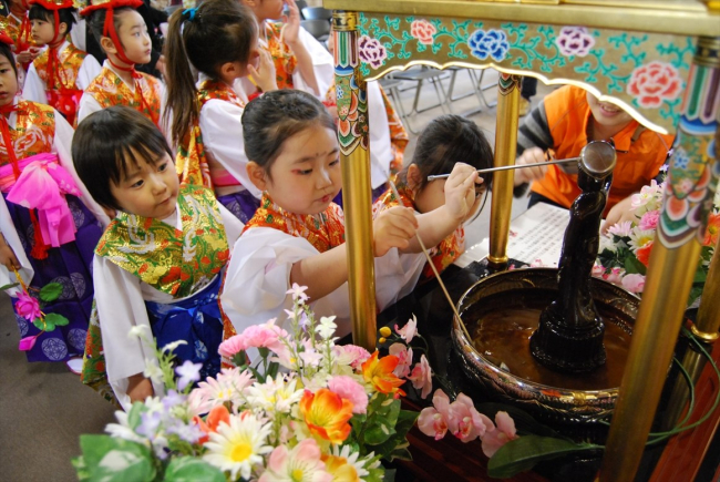 Festa tradizionale giapponese "Hana matsuri"