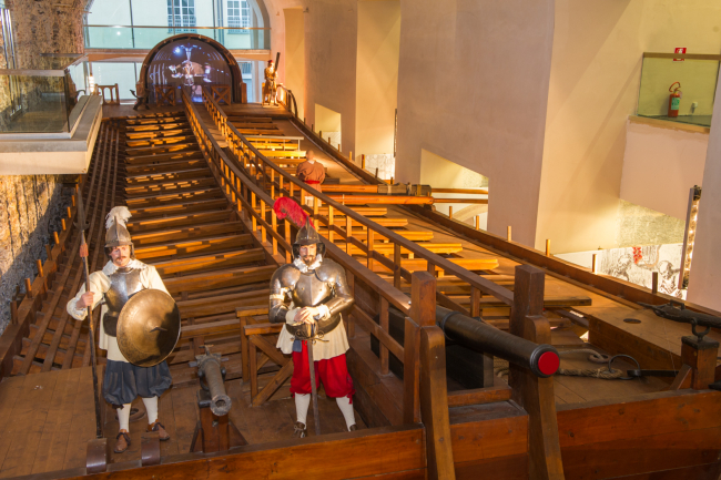 Discover the largest historic centre in Europe, with themed itineraries drawn up by our guides