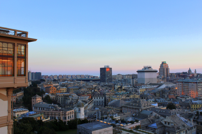 Генуя вертикальный город: от моря до гор в течение нескольких минут