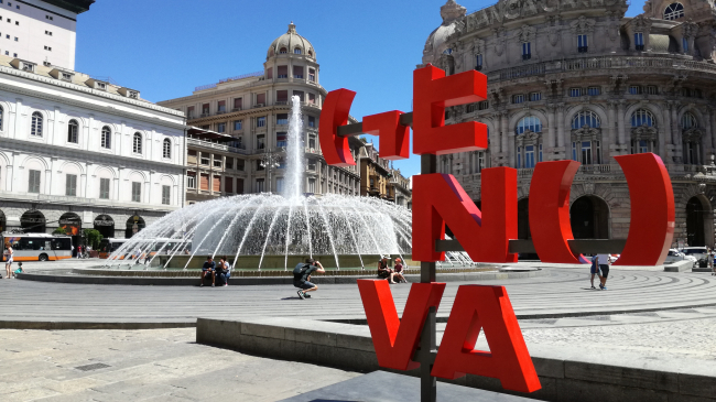 Piazza De Ferrari: im Herzen von Genua