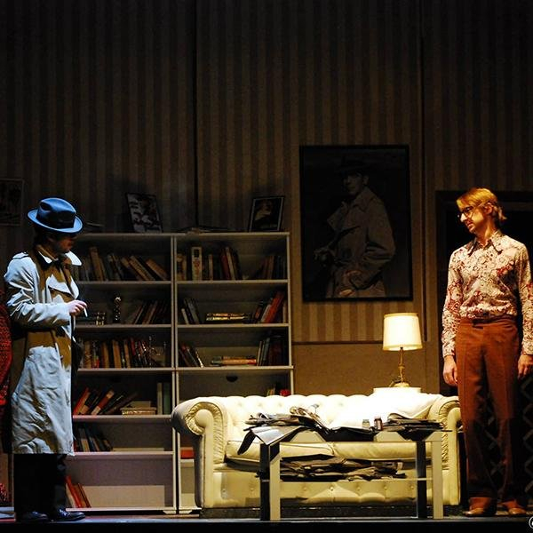 Un&#039;immagine di scena (foto tratta dal sito del Teatro Nazionale Genova) 