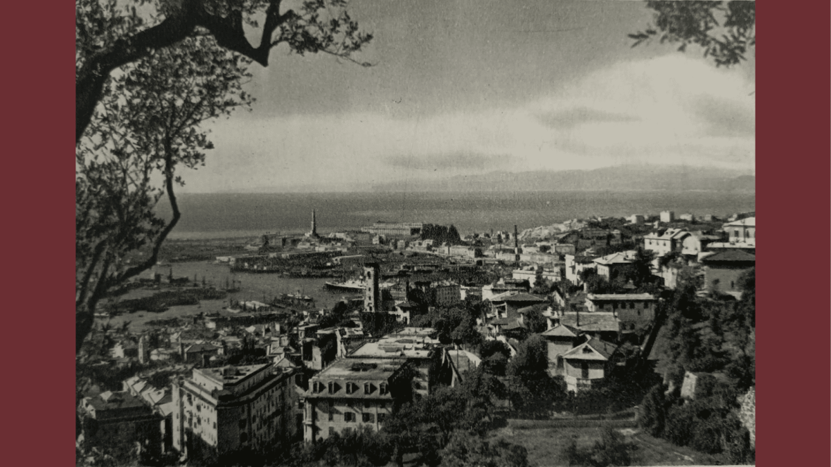 Foto d'epoca in bianco e nero del porto e della città di Genova visti dall'alto 