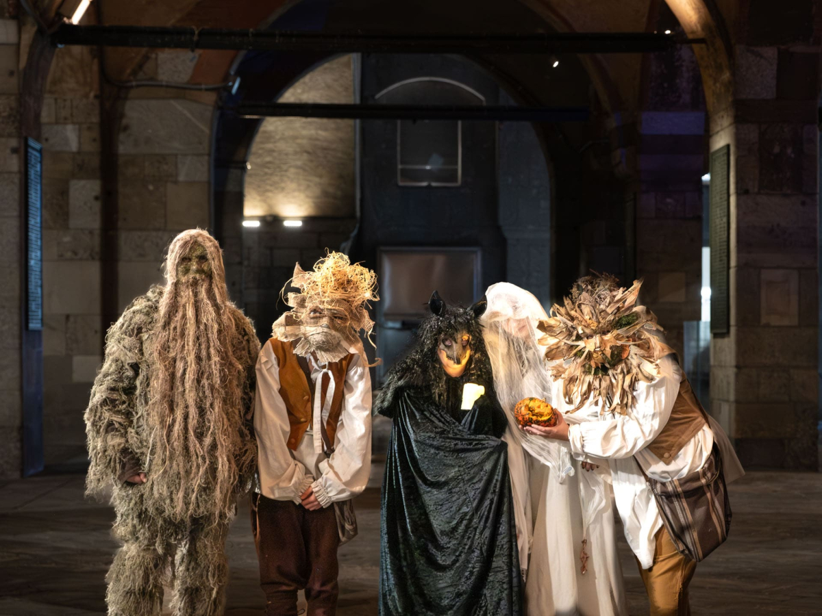 Performance immersiva con i protagonisti di Samhain 