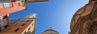 Uno scorcio di cielo sui vicoli del centro storico- foto stefano goldberg-publifoto 
