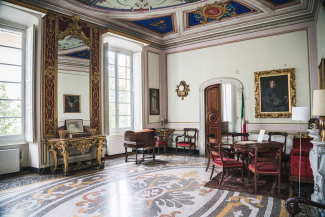 La sala di Villa Migone dove fu firmato l'atto di resa (ph. dal sito www.villamigonegenova.it)  