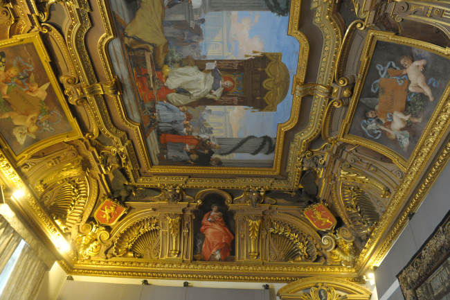 Breathe in the noble atmosphere of 42 Unesco World Heritage Palaces