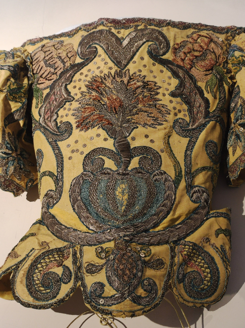 "Trionfo di virtù" - Ricami occidentali e orientali delle Raccolte genovesi