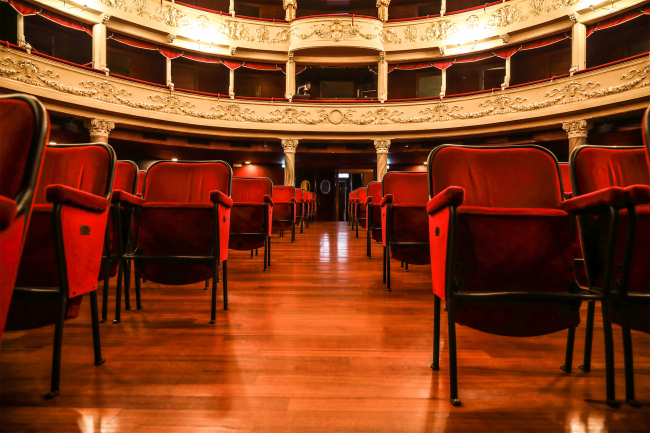 Il Teatro Nazionale di Genova aderisce all'iniziativa "Facciamo luce sul teatro!"