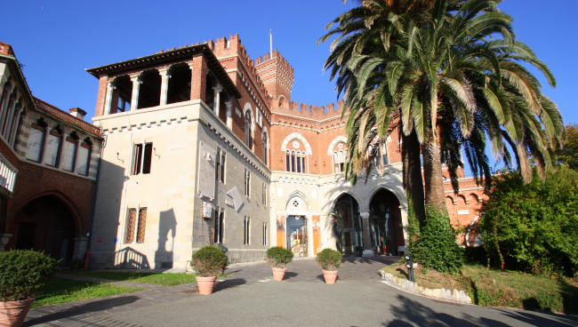 Da Piazza De Ferrari al Carmine: un itinerario insolito alla scoperta di Genova