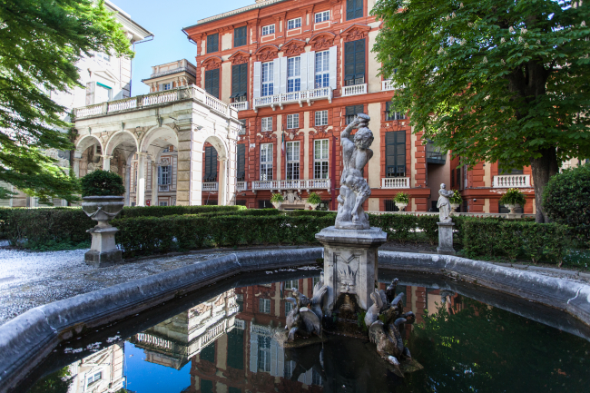 Aus dem Weltkulturerbe: die 42 Renaissance-Paläste der Via Aurea