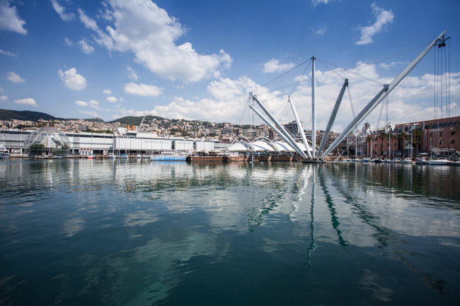 Genova desde el mar - paseo con barco en el puerto 