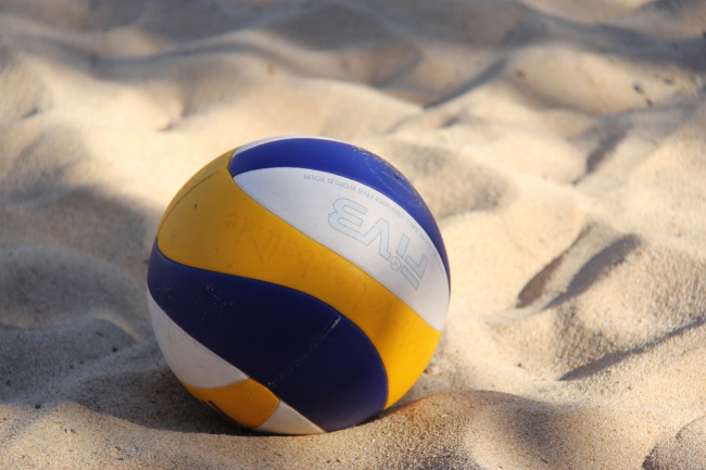 Torneo di beach volley sulla spiaggia di Voltri