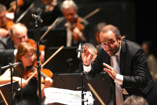 Riccardo Minasi e l'orchestra dell'Opera Carlo Felice