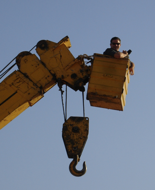 PAROLE - Marco Ramazzotti sulla gru (1)