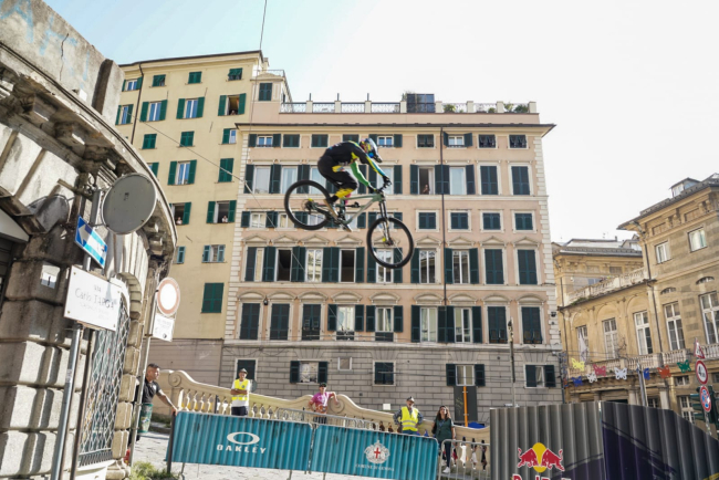 Un salto spettacolare con la bici