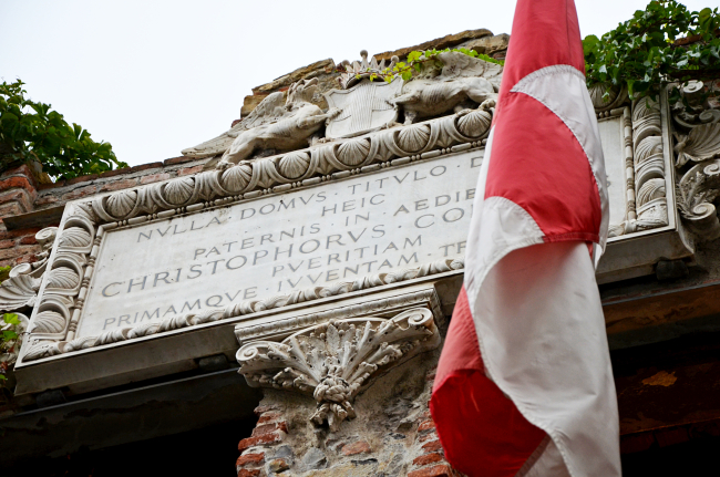 La targa a casa Colombo