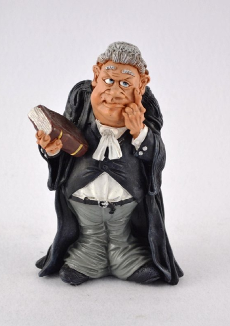 Statuetta caricaturale di un avvocato