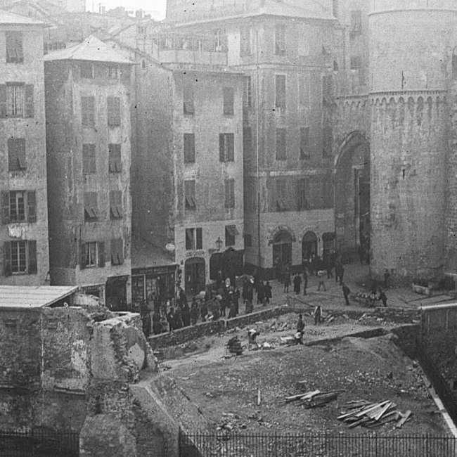 Immagine: Casa di Colombo, lavori per cintarla, 7 marzo 1922 - Centro DOCSAI