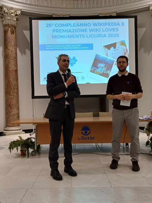 Al microfono l'assessore Emilio Robotti