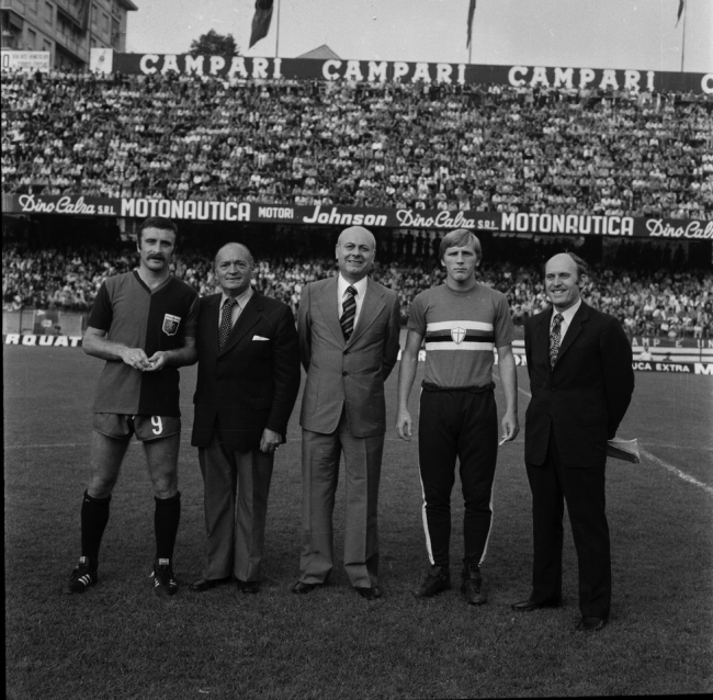 Archivio Leoni 7 settembre 1975 Genoa Samp Derby squadre e premiazione Pruzzo e Nicolini
