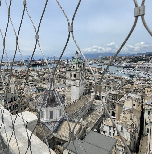 Panorama dalla Torre Grimaldina, con la Cattedrale di San Lorenzo in primo piano