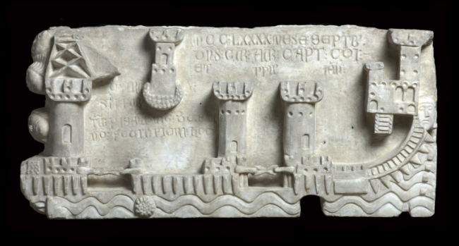 Lastra commemorativa della presa di Porto Pisano (Museo di Sant'Agostino)