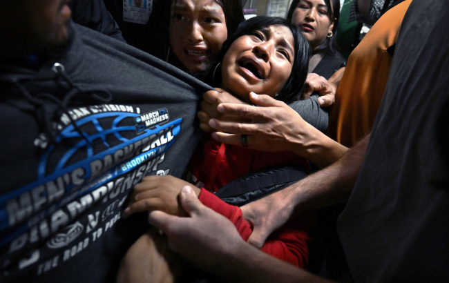 WORLD PRESS PHOTO OF THE YEAR 2026 Carol Guzy_Separati dall'ICE (1)